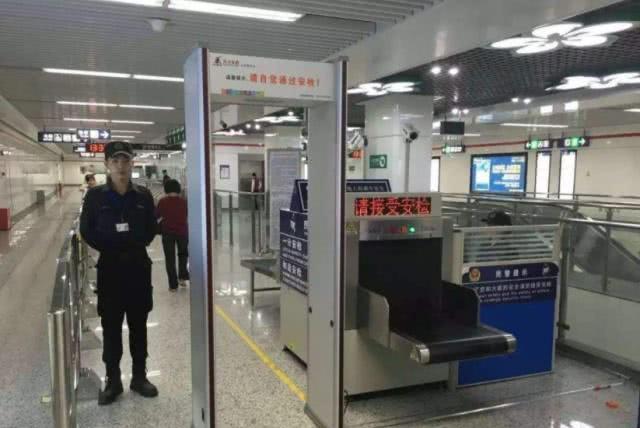 工資不高，為何年輕人仍愿成為地鐵安檢員？